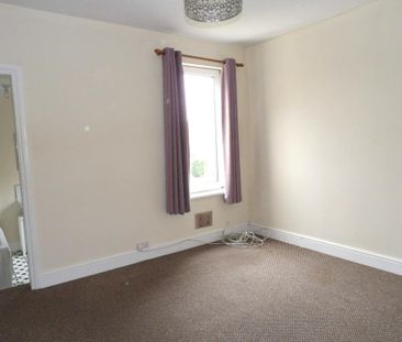 2 bedroom end of terrace house to rent - Photo 4