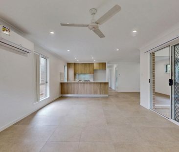 BRIGHT LIGHT & AIRY 4 BEDROOM MODERN HOME - Photo 3