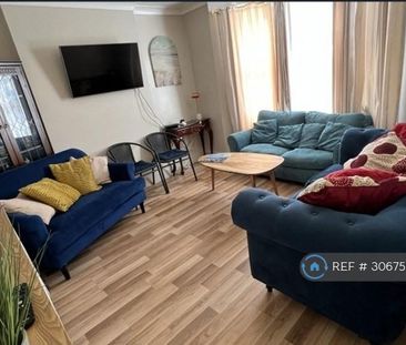 4 bedroom semi-detached house to rent - Photo 1
