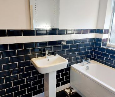 3 bedroom Semi-detached house to rent - Photo 2