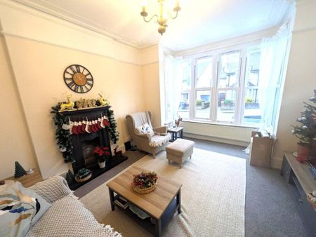 4 bedroom semi-detached house to rent - Photo 2