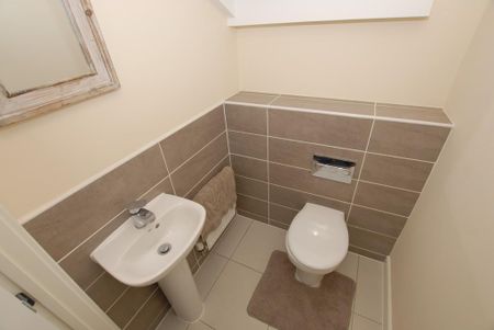 2 bedroom semi-detached house to rent - Photo 4