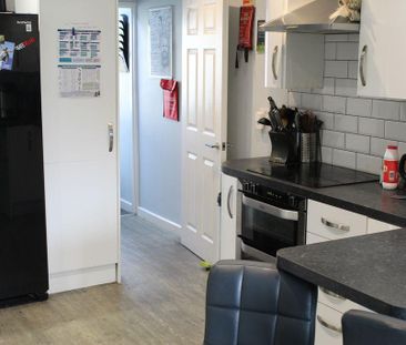 6 bedroom semi-detached house to rent - Photo 6