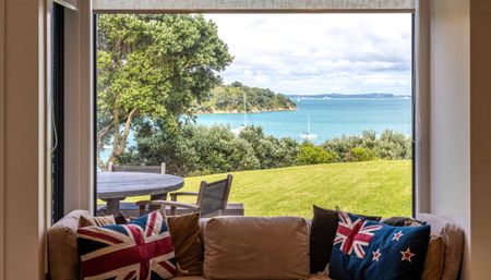 Stunning Coastal Executive Home in Picnic Bay - Photo 2