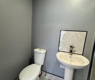 1 Bed Flat, Hothfield Road, CH44 - Photo 1