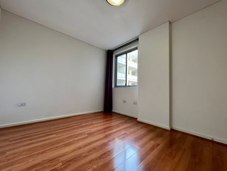 Exquisite Convenient 2 bedroom in Strathfield - Photo 4