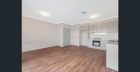 Townhouse in well sought area - Photo 4