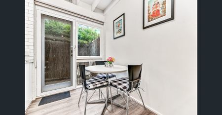 Quiet and Convenient, Exclusively The Vaucluse - Photo 2