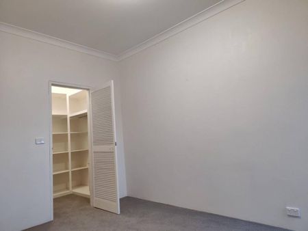 Walking distance to Carlton Train Station - Photo 3