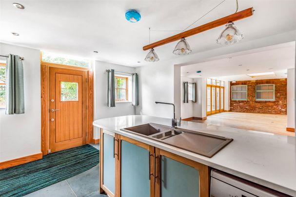 3 bedroom House To Let - Photo 1