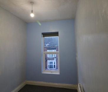 3 bedroom flat to rent - Photo 4