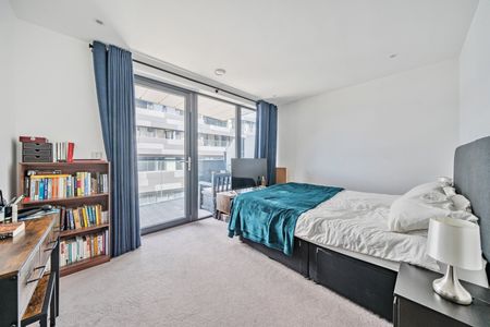Flat to rent - 4 Hawthorne Crescent, Greenwich, SE10 - Photo 2