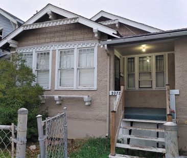 2075 WINNIPEG 3 BEDROOM HOUSE - Photo 1