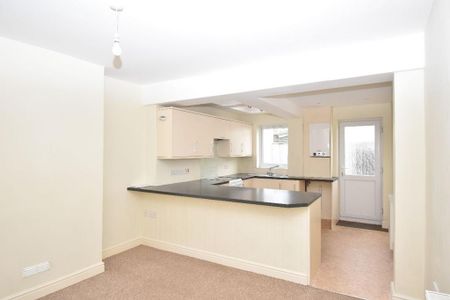 2 bedroom terraced house to rent - Photo 2