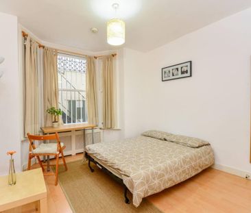 Flat 10 Fairholme Road, West Kensington W14 9JZ - Photo 2