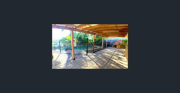 3 BEDROOM FAMILY HOME WITH POOL - Photo 1