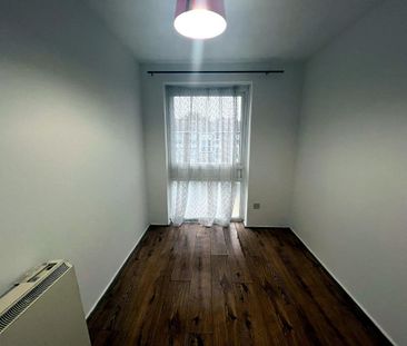 4 bedroom end of terrace house to rent - Photo 4