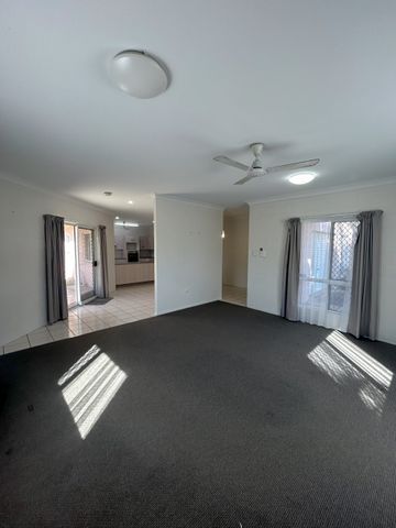 CHARMING 3 BEDROOM HOME IN KELSO - Photo 4