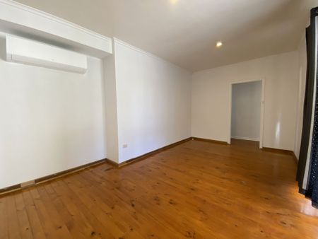 Freshly Painted with a Huge Backyard&excl; - Photo 2