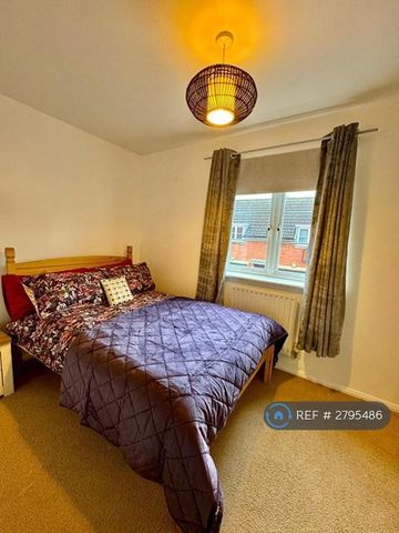 4 bedroom terraced house to rent - Photo 3