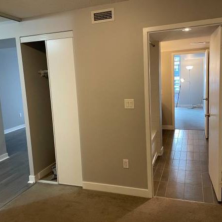 NEO-Cityplace 1 Bed + 1 Bed/Den Condo with Parking/Locker Incl - Photo 4