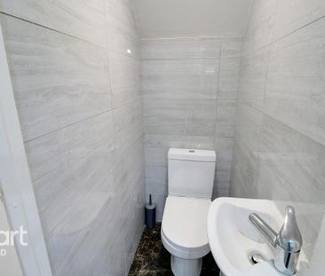 3 bedroom end of terrace house to rent - Photo 2