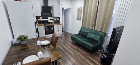 1 bedroom flat to rent - Photo 2