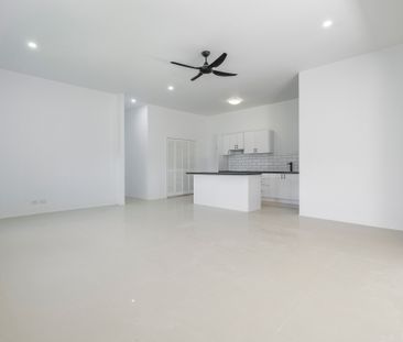 NEVER LIVED IN! 4 BED WITH AIR CON - Photo 1