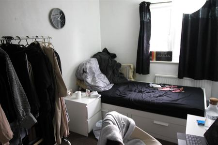 3 bedroom semi-detached house to rent - Photo 3