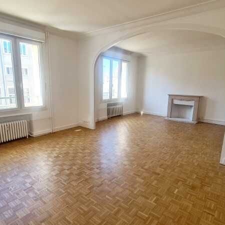 Location Appartement 5 pièces 116m² ORLEANS 45000 - Photo 1