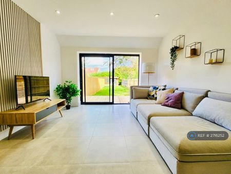 3 bedroom semi-detached house to rent - Photo 2