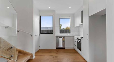 Modern Luxury - Unbeatable Location - Photo 4