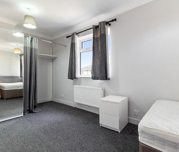 4 bedroom semi-detached house to rent - Photo 1