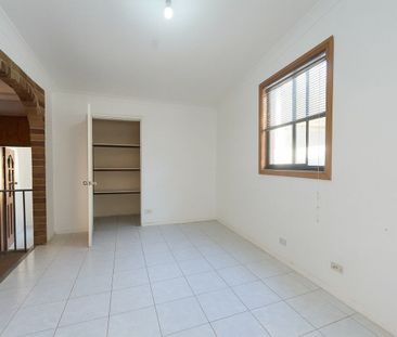 EXCELLENT CONDITION 3 BEDROOM HOUSE - MUST INSPECT!!! - Photo 4