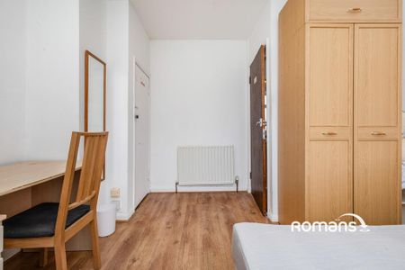 1 bedroom in a house share to rent - Photo 3