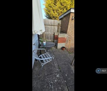 1 bedroom in a house share to rent - Photo 5