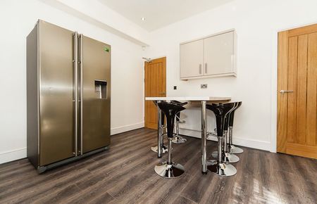 Burchett Grove, Woodhouse, Leeds, LS6 2JA - Photo 2