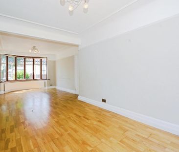 4 bedroom House To Let - Photo 2