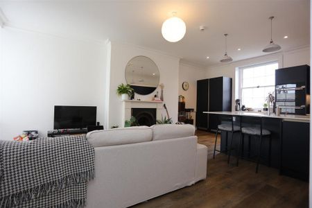 2 bedroom flat to rent - Photo 3
