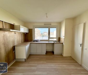 Location Appartement 4 pièces 77m² BOURG EN BRESSE 01000 - Photo 3