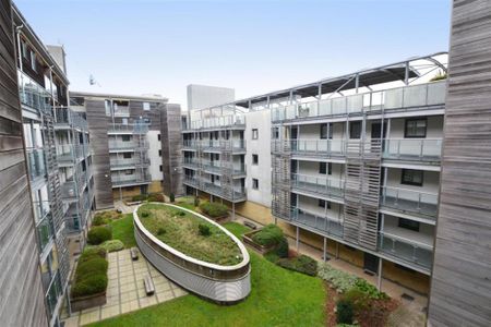 3 bedroom flat to rent - Photo 5