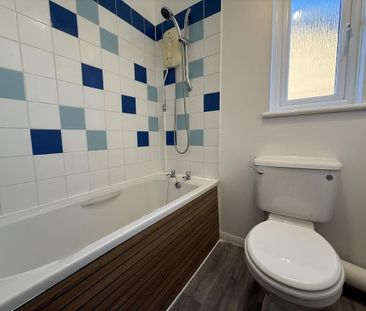 2 bedroom end of terrace house to rent - Photo 3