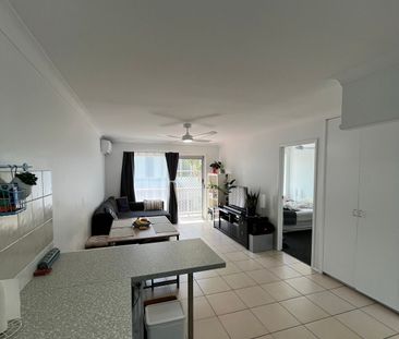 Surfers Paradise - Photo 1