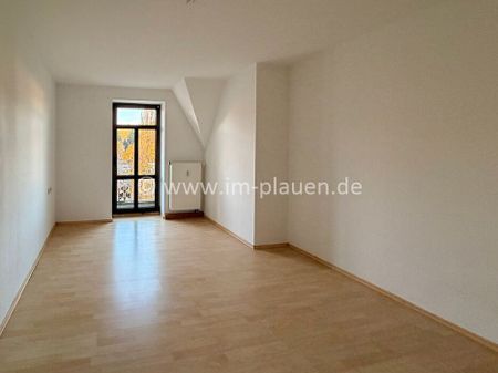 Plauen-Neundorf: 2-Zimmer-Dachgeschosswohnung mit Balkon + Stellplatz - Photo 2