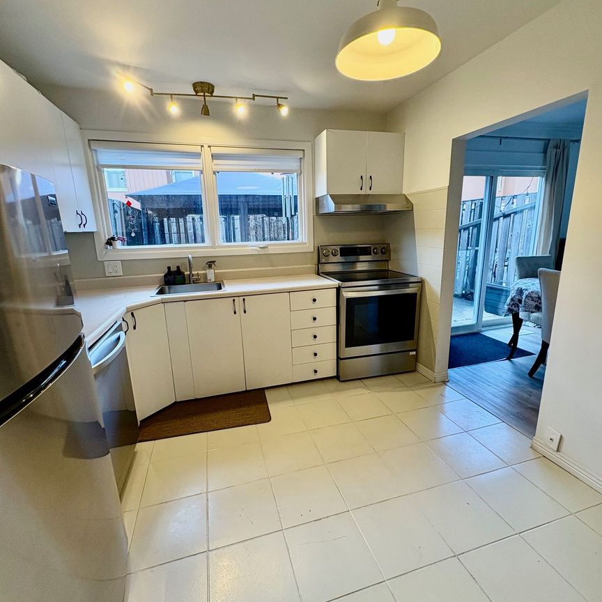 For Lease - 785 B Ridgewood Avenue Unit# 28, Billings Bridge - Riverside Park and Area, Ontario - Photo 1