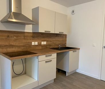 Location Appartement 4 pièces 83m² - Photo 3