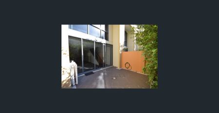 Contemporary 2 Level One bedroom Apartment with Courtyard. - Photo 4