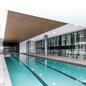 Stunning 1 Bedroom Apartment - Photo 2