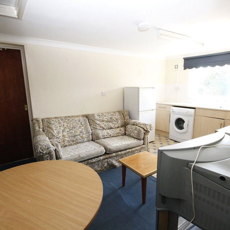 Alma Road, Bournemouth, BH9 - Photo 1