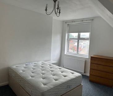 4 Bed Flat, Hendon, NW4 - Photo 2